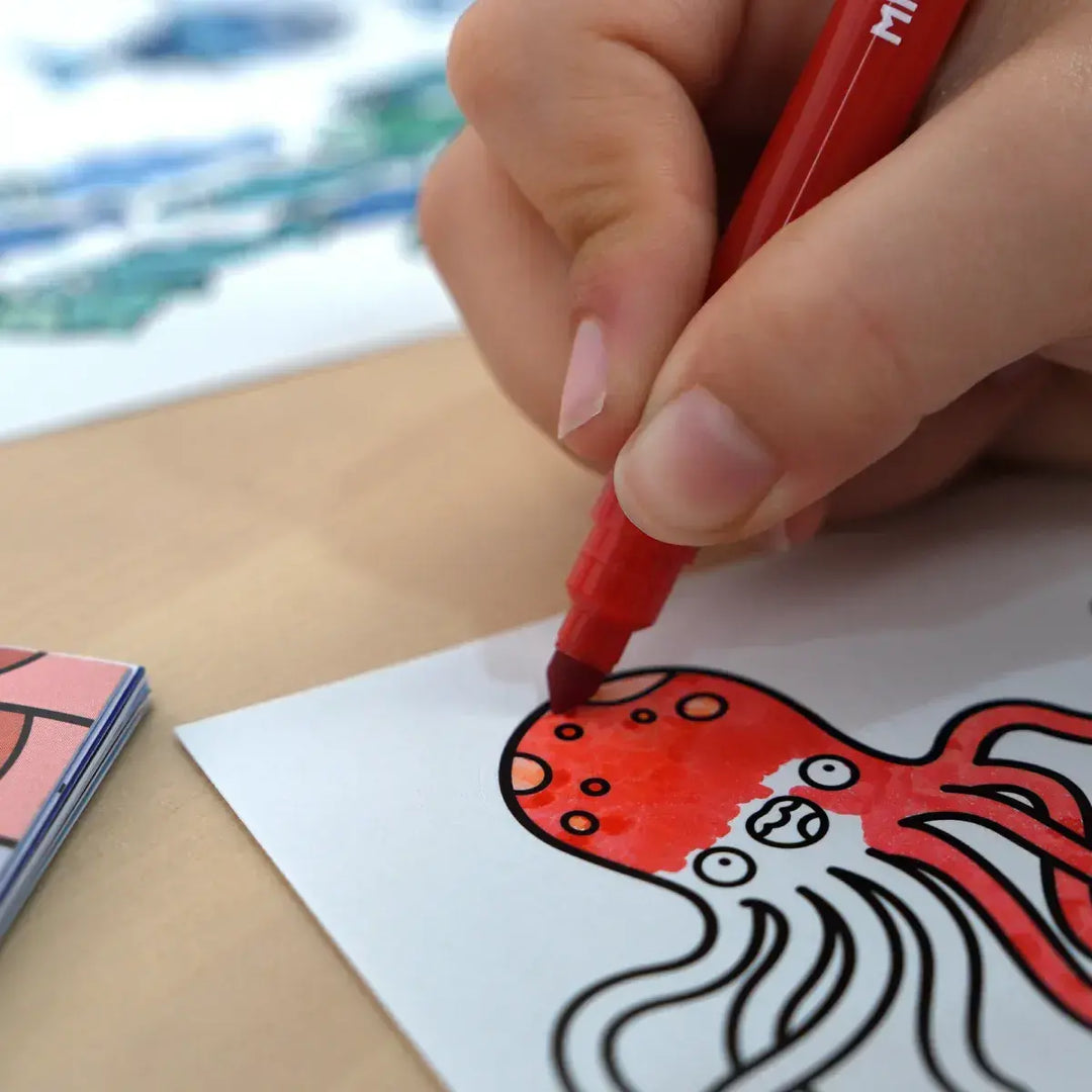 Cuaderno con adhesivos para colorear 'Alien invasion'