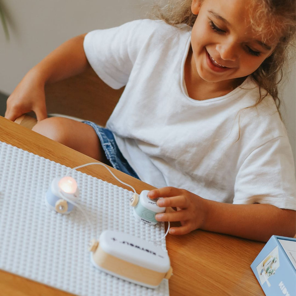 Kidyelec - Mi Primer Kit Eléctrico - Iniciación 11 piezas