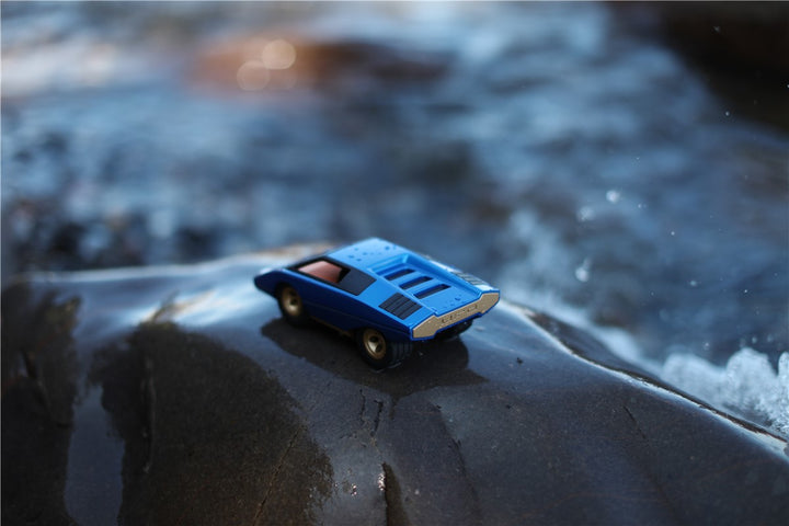 Coche clásico - UFO77 Leonessa, Azul