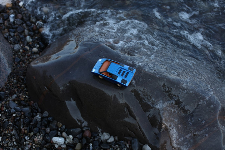 Coche clásico - UFO77 Leonessa, Azul