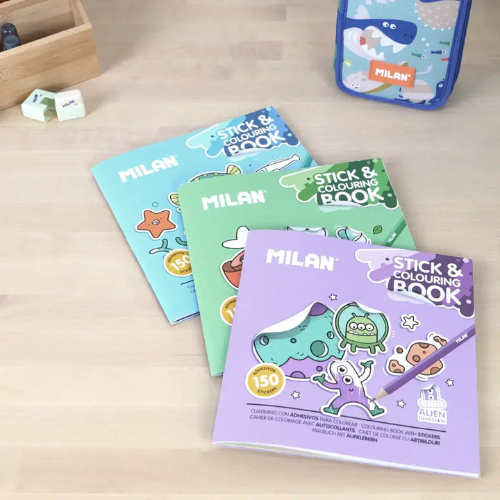 Cuaderno con adhesivos para colorear 'Alien invasion'