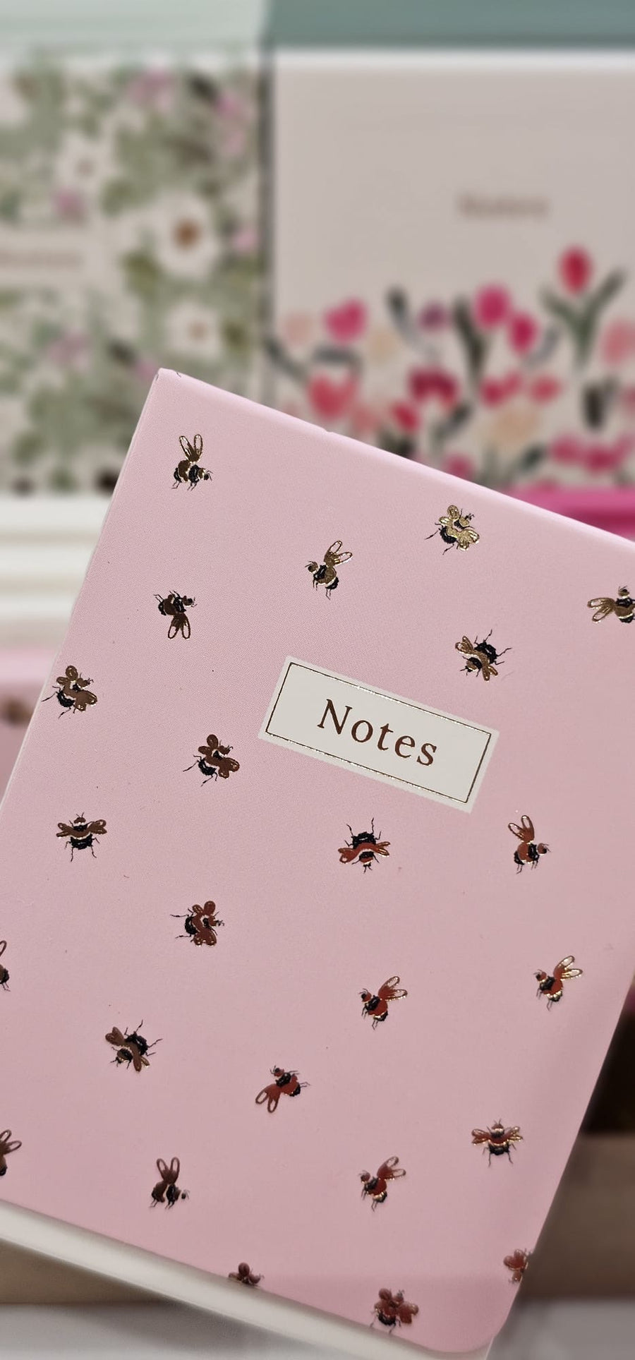 Bloc de notas magnético Dyment - Abejas fondo rosa