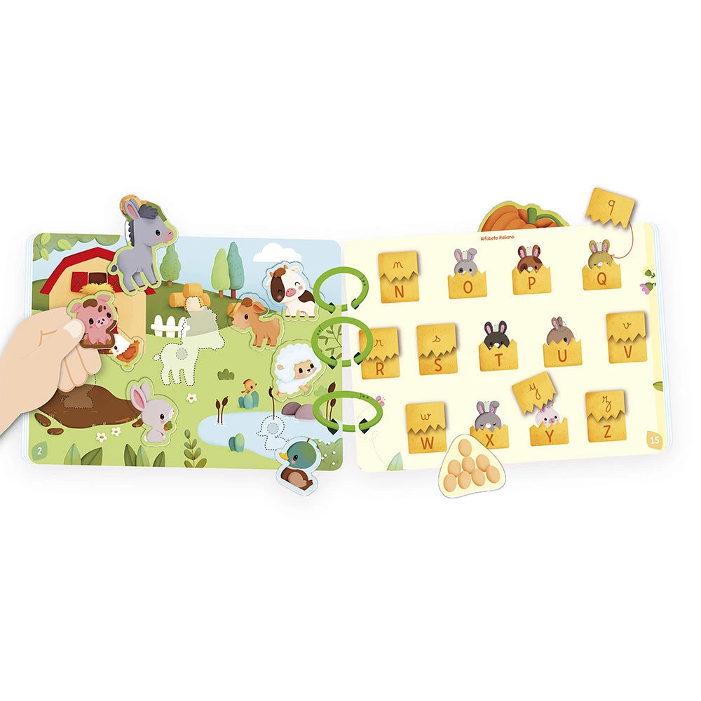 Granja de cartón con actividades interactivas