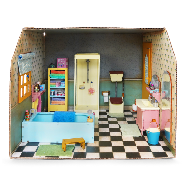 Baño con muebles - La casa de los ratones