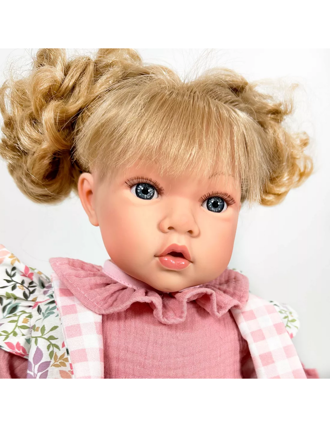 Muñeca Susette Blossom pigtails (presentación: Estuche)